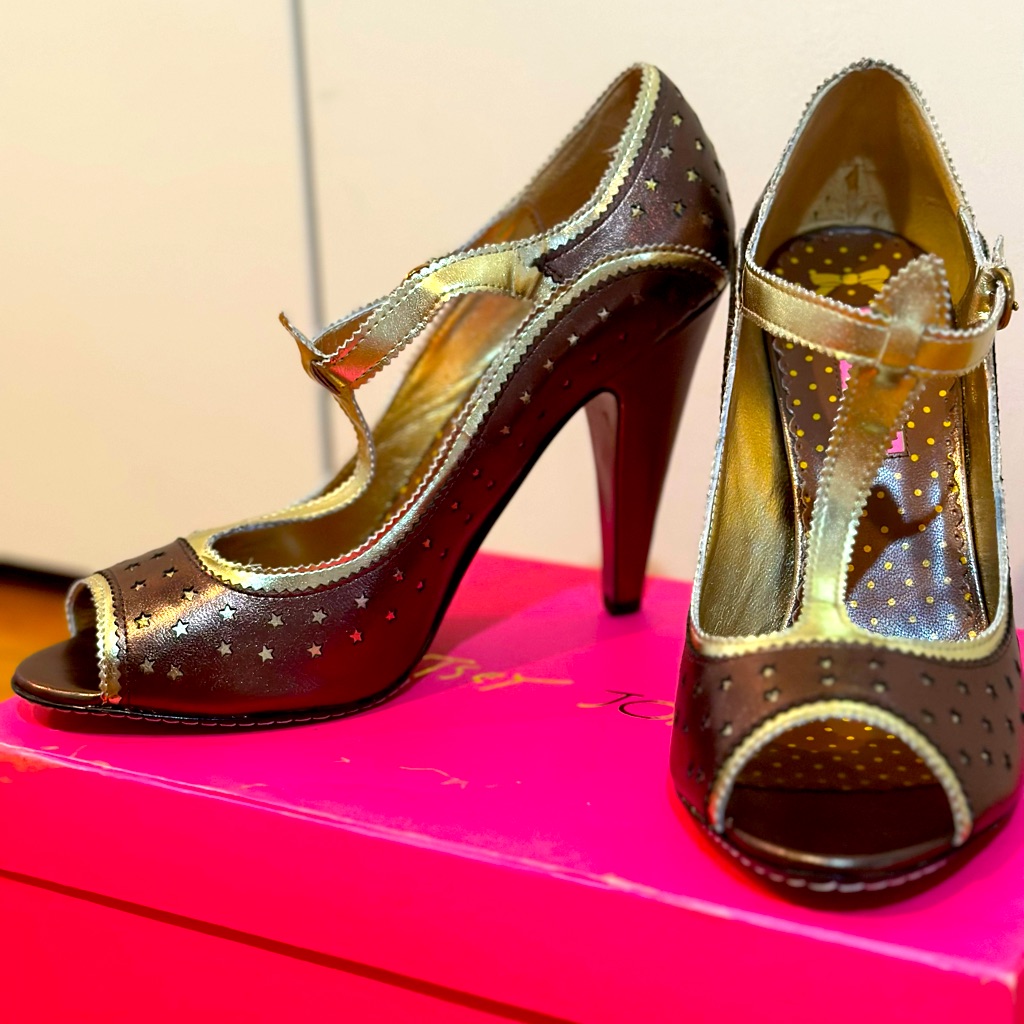 Betsey Johnson Heels. Ridge In Brown/Gold. Size 9. New In Box.